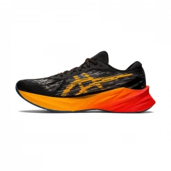 Zapatillas Asics Novablast 3 Negro Naranja AW22 -Saucony Tienda zapatillas asics novablast 3 negro naranja aw22 1